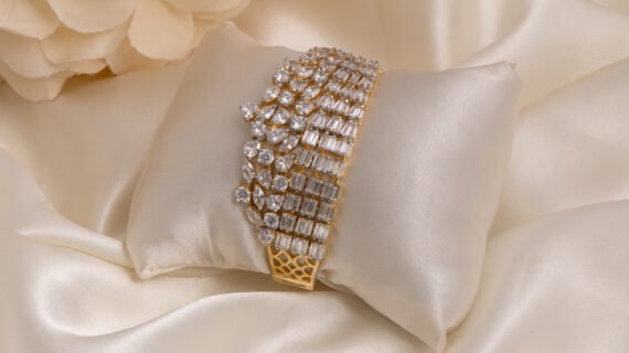 Gold Polished Imperial Tiara Bracelet