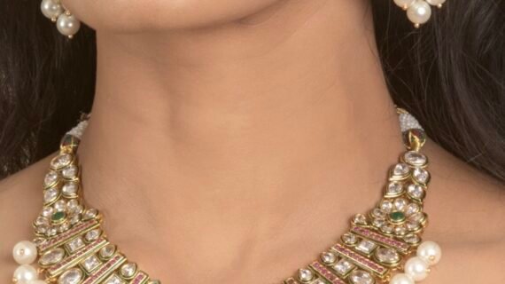 24 Carat Gold Polished Kundan Studded Necklace