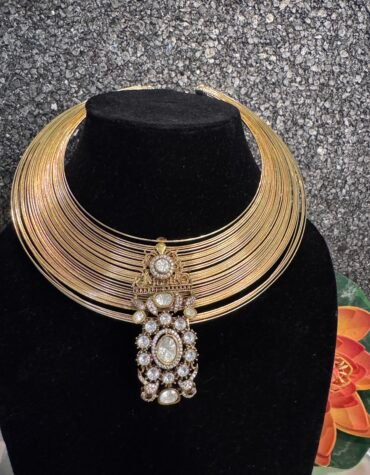 This type of set often uses a combination of different stone cuts, specifically the rectangular baguette and teardrop-shaped pear cuts, to achieve its intricate, high-shine design. It is a form of fashion or costume jewelry designed to mimic the appearance of fine gold and diamond pieces at a more affordable price point.