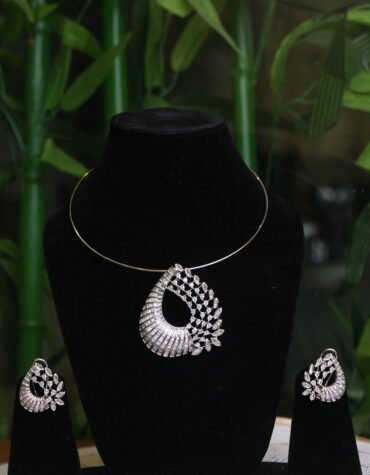 Designer Leaf Pendant Necklace Set