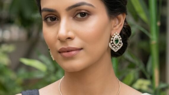 Elegant Stone Pendant Necklace Set