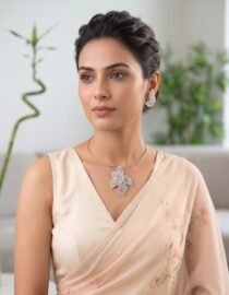 Elegant Leaf Design Pendant Set