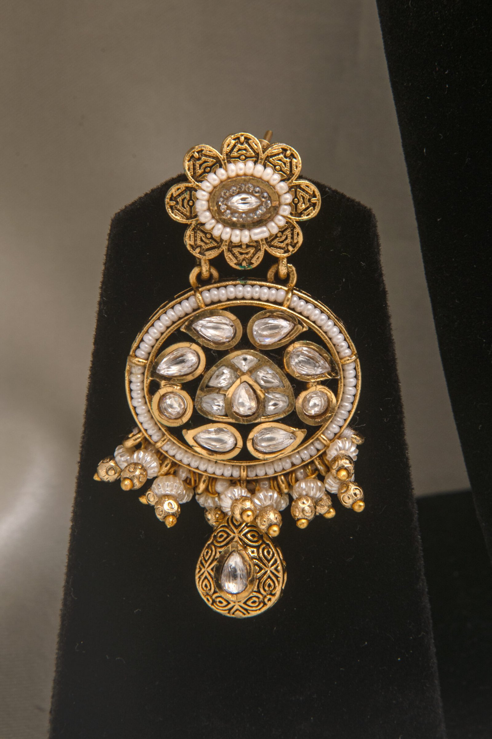 24 carat Gold Plated Rajwadi Bridal Necklace Set with Maang Tikka & Earrings - Image 5