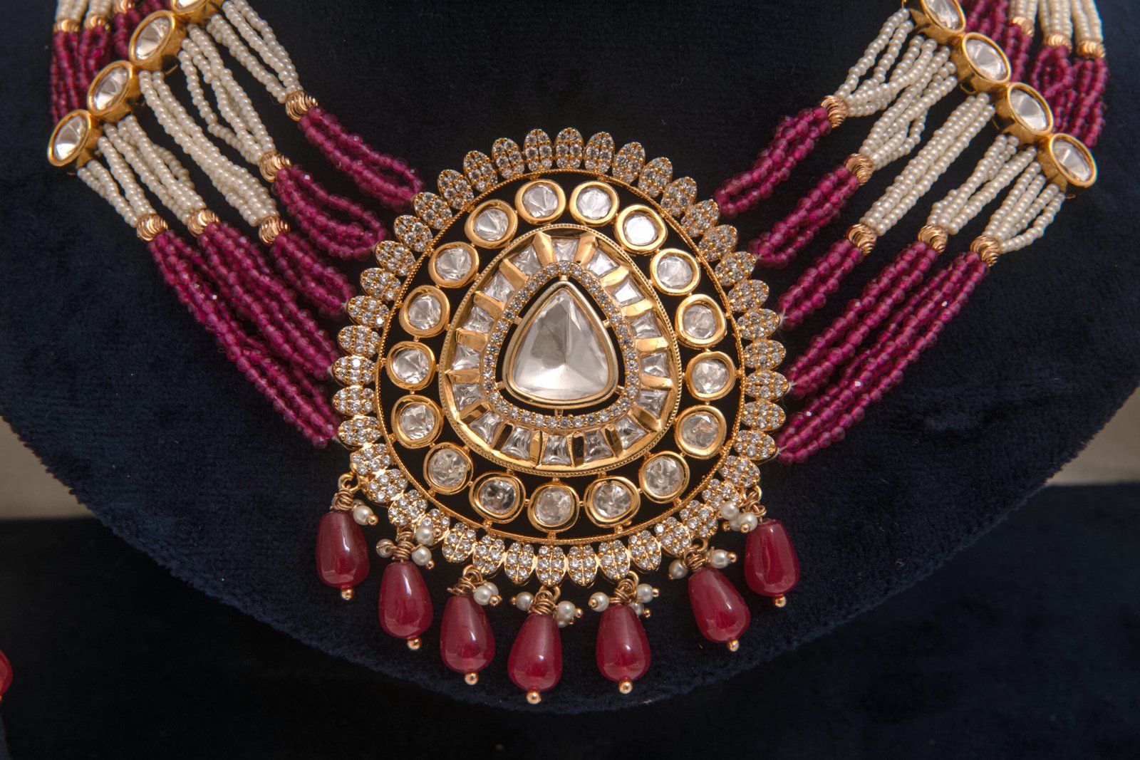 18 Carat Rose Gold Polish Royal Handcrafted Maroon & Ivory Beaded Kundan Chokar Set with with Earrings. - Image 6