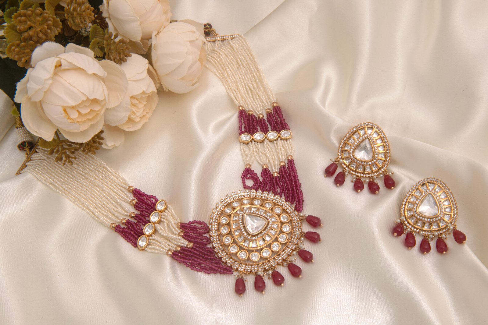 18 Carat Rose Gold Polish Royal Handcrafted Maroon & Ivory Beaded Kundan Chokar Set with with Earrings. - Image 4