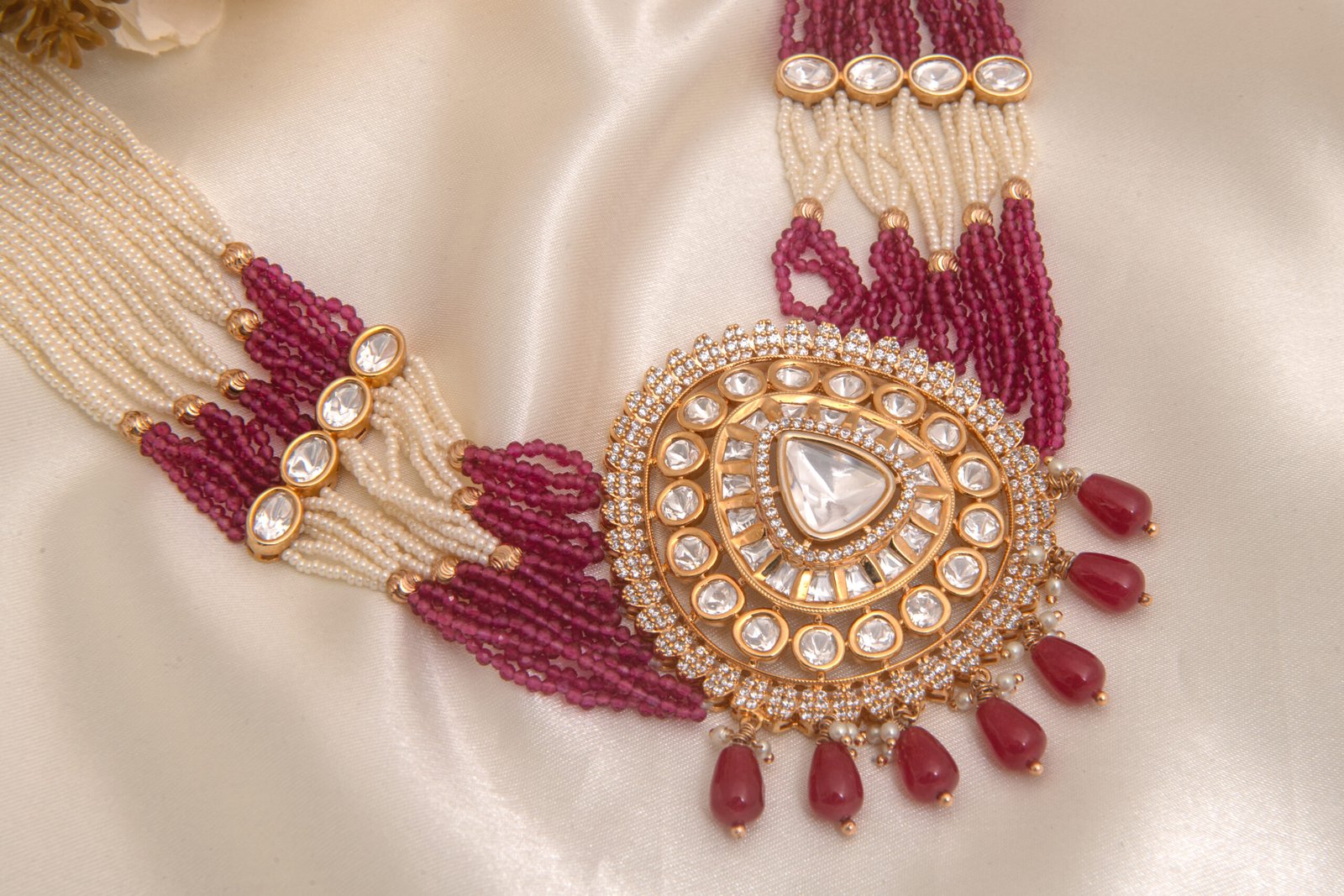 18 Carat Rose Gold Polish Royal Handcrafted Maroon & Ivory Beaded Kundan Chokar Set with with Earrings. - Image 3