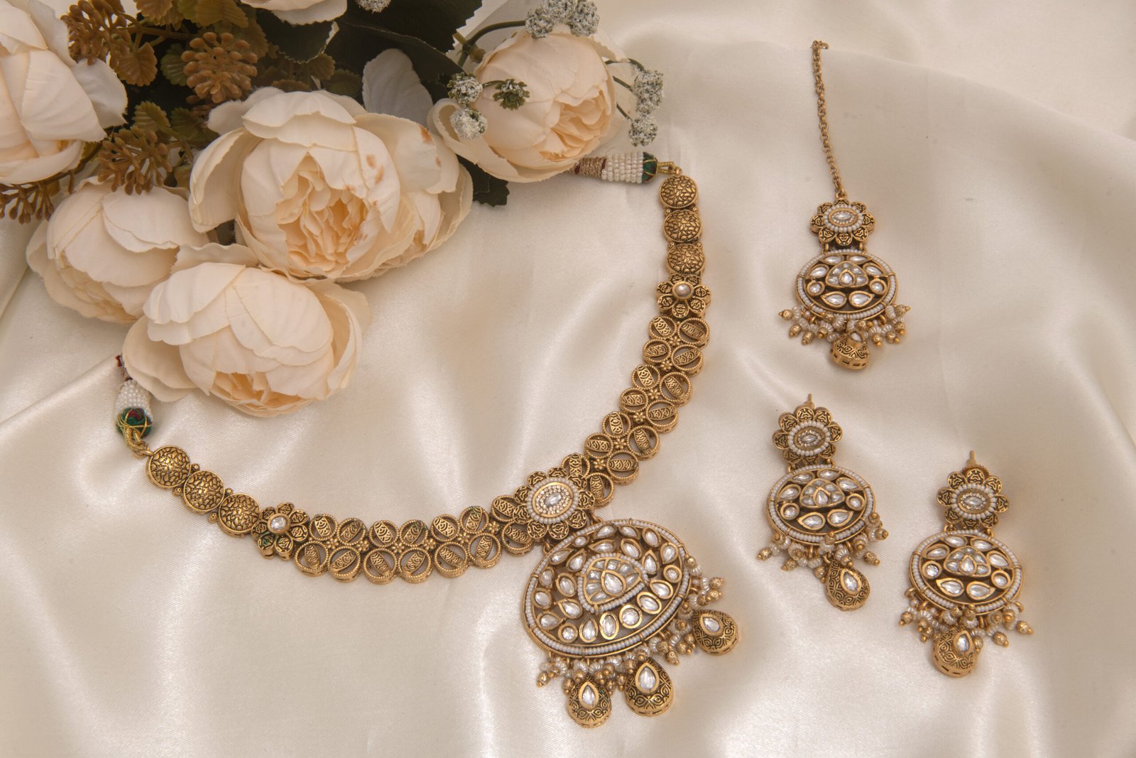 24 carat Gold Plated Rajwadi Bridal Necklace Set with Maang Tikka & Earrings - Image 4